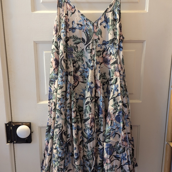 Beautiful and Feminine. Colorful summer Jodifl spaghetti strap dress, size Small - Picture 6 of 8